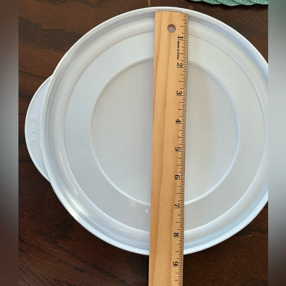 The Pampered Chef white, mixing bowl lid replacement 8 1/2